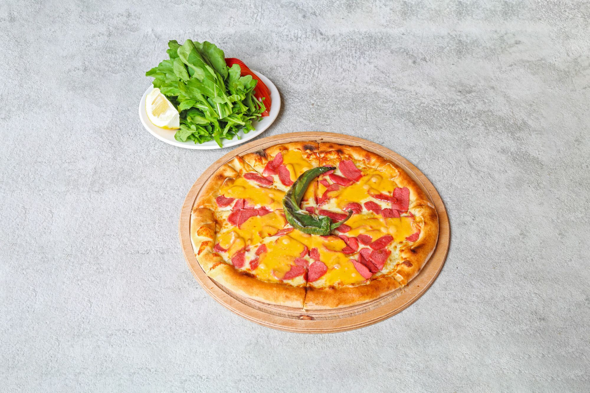 Yuvarlak Sosisli Cheddar Peynirli Pide